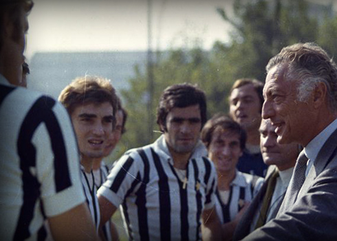 Gianni talks with some Juventus players,  in the 70's at the Combi range, historical training camp