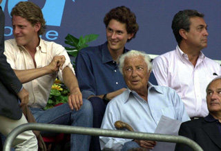 Gianni Agnelli at the stadium with his grandchildren John and Lapo Elkann
