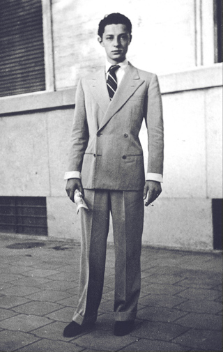 Gianni Agnelli in Corso Matteotti, Torino, at the end of the 30’s